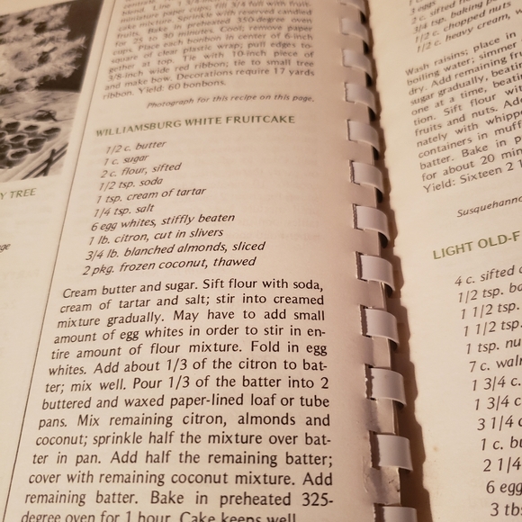 Lot of 3 Vintage Cookbooks - Picture 3 of 14